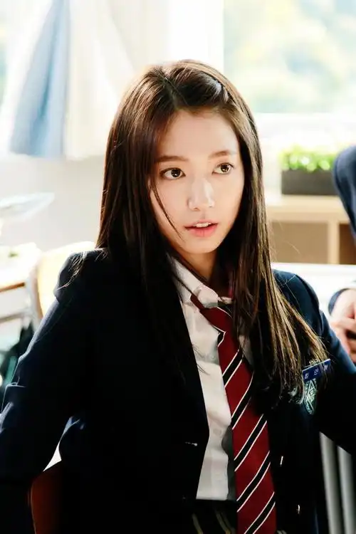 都说韩国校服好看,那谁是你心中的校服女神
