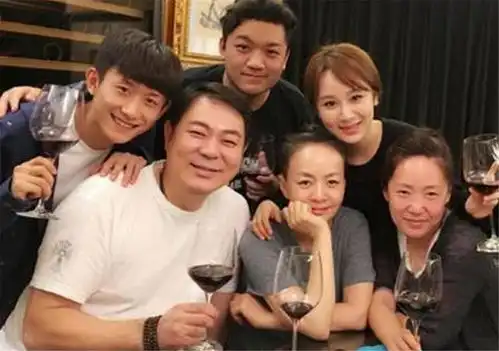 家有儿女中,这两年赚钱最多的不是张一山,也不是杨紫,而是他
