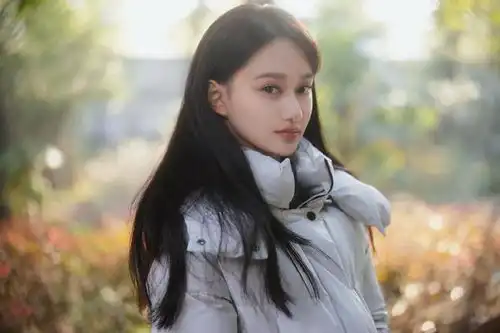 绾心记未播先火,李沁古装美出新高度,与陈哲远首度同框太甜
