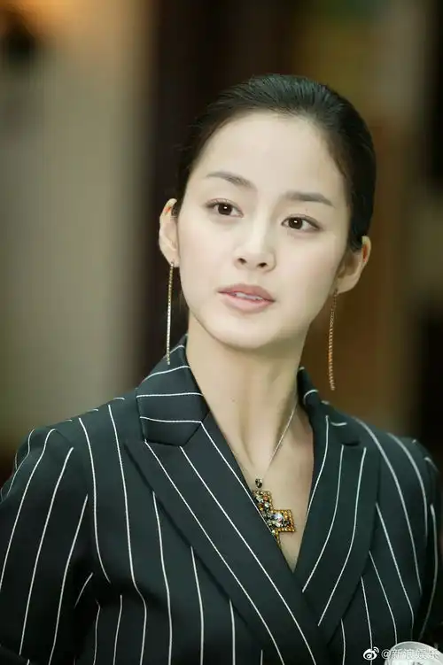 2003年天国的阶梯,金泰希饰演韩友莉,内心充满嫉妒
