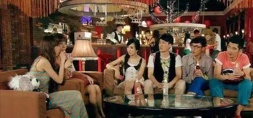 三点饮茶不顶用,女孩正在靠六点饮酒续命