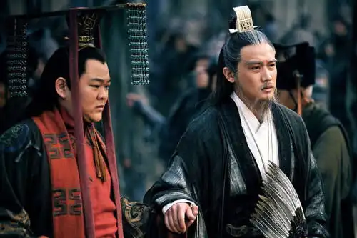 揭秘诸葛亮为何要将李严贬为平民,仅仅是因为运粮的原因吗
