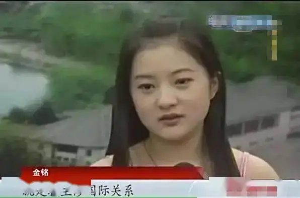 她是撒贝宁爱了20年的女人,8岁火遍全国,被骂长残后蜗居学校当老师,如今回归惊艳娱乐圈
