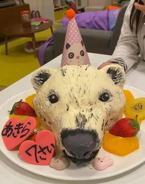 惊喜变成惊吓,日本妈妈给孩子做的生日蛋糕,堪称童年阴影
