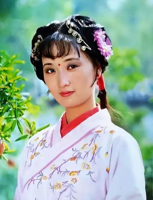红楼梦柳湘莲饰演者侯长荣家庭照曝光,一家人个顶个的高颜值
