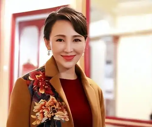 她19岁与导演私奔,裸婚在地下室连生3胎,今丈夫用7部剧将她捧红