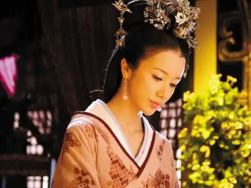 从与刘亦菲争演小龙女,到2年不敢晒自拍,孙菲菲的变脸计
