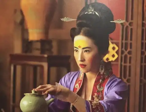 花木兰新剧照曝光,穿上盔甲的刘亦菲英气十足,粉丝好想看