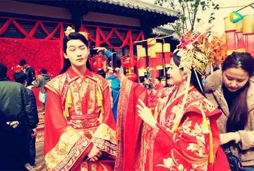 双世宠妃坦诚夫妇大婚花絮,梁洁邢昭林戏里戏外都很甜

