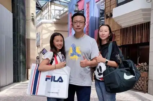 李阳被前妻指控家暴女儿,只因贴心小棉袄早恋夜不归宿
