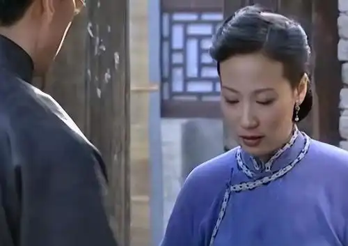 重温金粉世家,发觉她够狠,对自己对别人都狠,佩服
