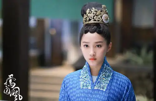 王牌对王牌关晓彤旗袍造型惊艳亮相,网友国民闺女长大了
