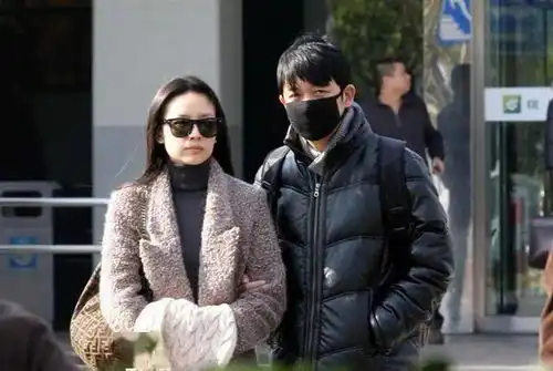 离婚两年后,赫子铭打情感热线控诉何洁,他是又一个潘粤明吗
