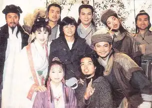 天龙八部罕见幕后照,乔峰剔牙,阿朱吐舌头,王语嫣似仙女
