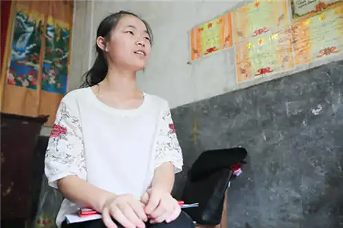 心疼爸爸被汽车远光灯照眼睛,河南18岁山村女生发明车灯获专利
