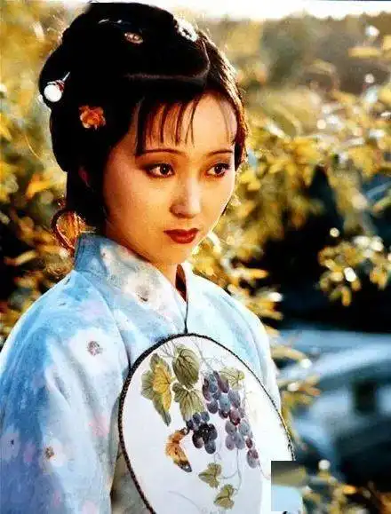 今天不做打工人绝美复古妆让你变身人上人
