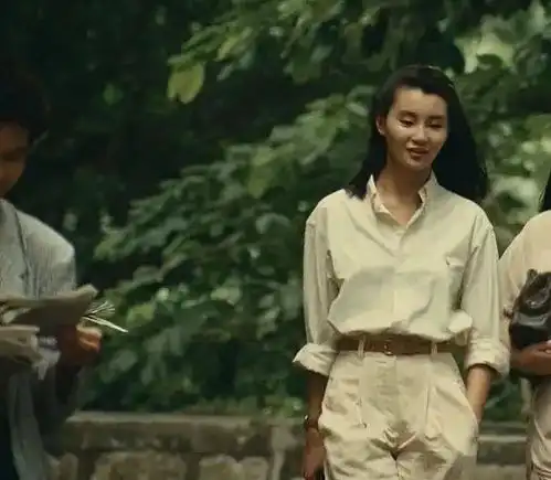 比起她,刘亦菲差点意思
