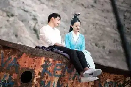 前一秒还在碧瑶坐撩李易峰,后一秒就和陈伟霆床咚,除了她还有谁
