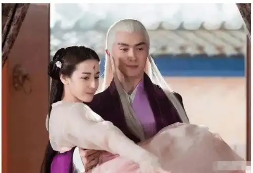 为啥电视剧里的公主抱那么轻松当看到全身照后,原谅我笑出了猪叫声
