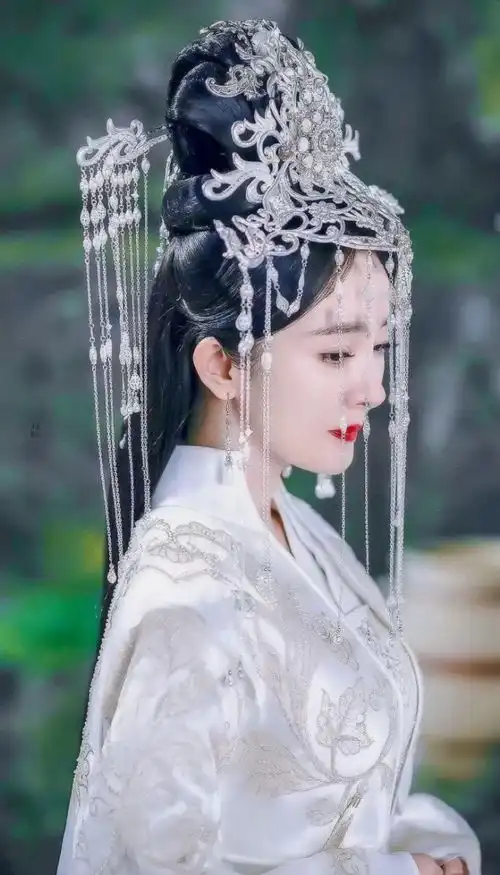 影视剧之中大婚造型,李沁的淳儿才是绝美

