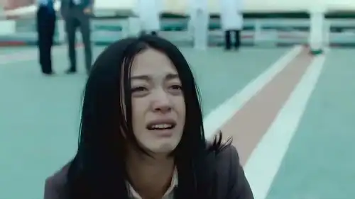 找到你女子终于找到人贩子,跪在地上苦苦哀求,在场所有人动容
