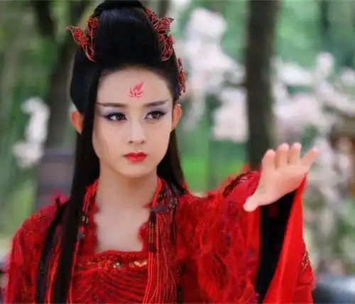 赵丽颖花千骨中的妖神化经典剧照,你觉得哪一张最惊艳
