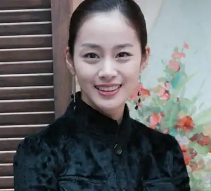 四十岁的她,依旧是第一天然美女,美到精致
