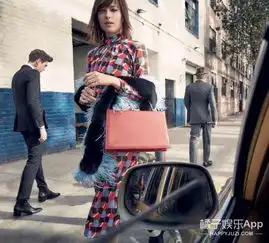 五十度灰女主拍时装片气势判若两人
