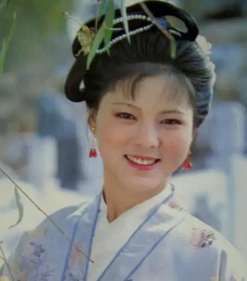 红楼梦里最像小姐的丫头,一生骄纵最后却惨死在土坑上
