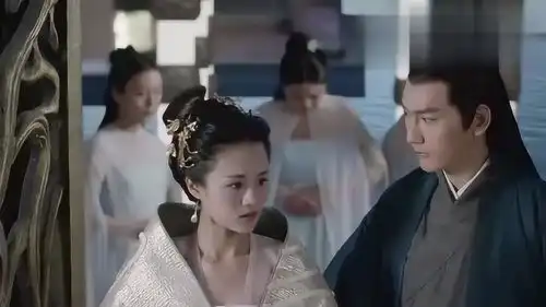 三生三世白浅借扇子给阿离,不料阿离闯祸了,赶忙找到娘亲
