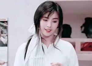 王祖贤早年前剧照流出,谁注意过她旁边的跟拍小记者如今却成一线明星
