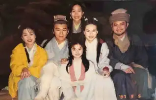 珍贵剧照97版天龙八部未公开合影,那时的李若彤,颜值无敌
