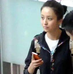 郭碧婷机场素颜照沦为路人网友莫名好感