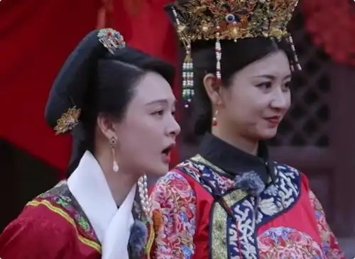 甄嬛传综艺开播蔡少芬老了,张晓龙肿了,我却被斓曦惊艳了
