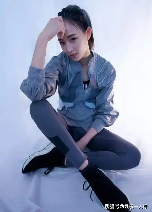 以为是裸妆,其实是素颜,38岁张钧甯阳光下晒素颜,美的怦然心动

