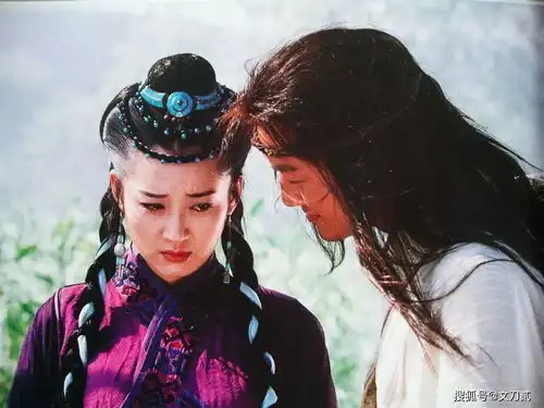让男人羡慕的李亚鹏,为何找女友如此优秀,经商却如此坎坷
