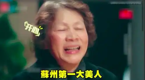 刘嘉玲晒母亲青涩旧照清纯漂亮,母女二人年轻时长相一模一样
