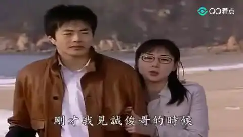 天国的阶梯静书挽着身边的诚俊却以为是泰华,诚俊强忍泪水
