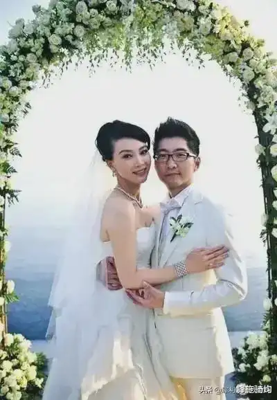有一次,陈数和黄磊到外地拍戏,黄磊咱俩制造点绯闻吧,为新剧制造点热度