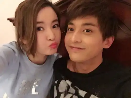 李佳航与爱情公寓导演再合作,粉丝脱粉回踩,李晟大小号开麦
