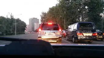 实拍平壤街头堵车中国品牌汽车随处可见