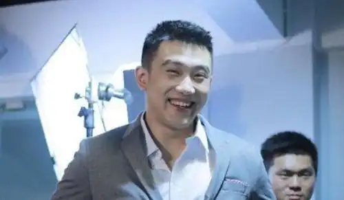 死亡宣告加入陪玩,一小时要300块,在微博宣传被网友狂喷