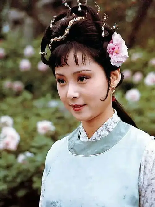 红楼梦里这个人伶牙俐齿,却被平儿打趣,原因她没脸说出口
