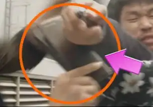 扒太阳的后裔十大穿帮镜头人工呼吸变接吻