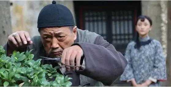 裹着小脚的奶奶,性情解放的先驱
