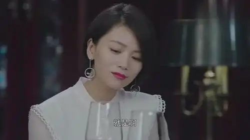 你和我的倾城时光宁惟凯等人一起喝酒,三人却各怀鬼胎
