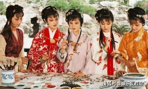 87版红楼梦剧组重聚,可惜林妹妹不在了,这几部演员同框满是回忆
