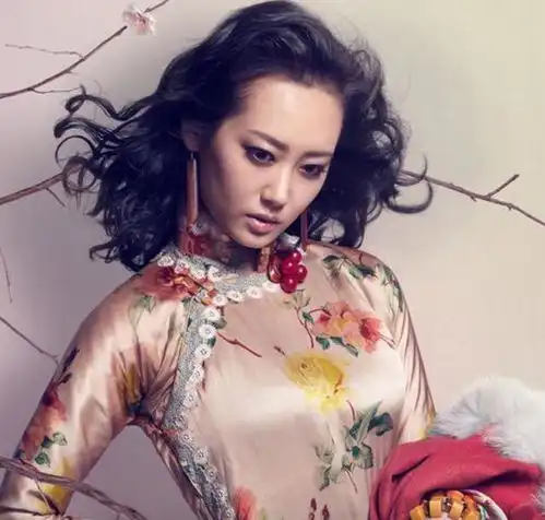 成谋女郎的明星,李纯出演金陵十三钗,她走向了导演之路
