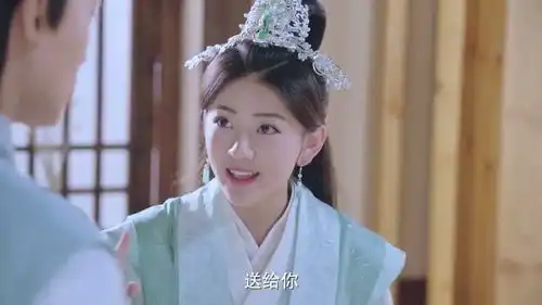 墨连城很喜欢听曲小檀夸他,这样很满足
