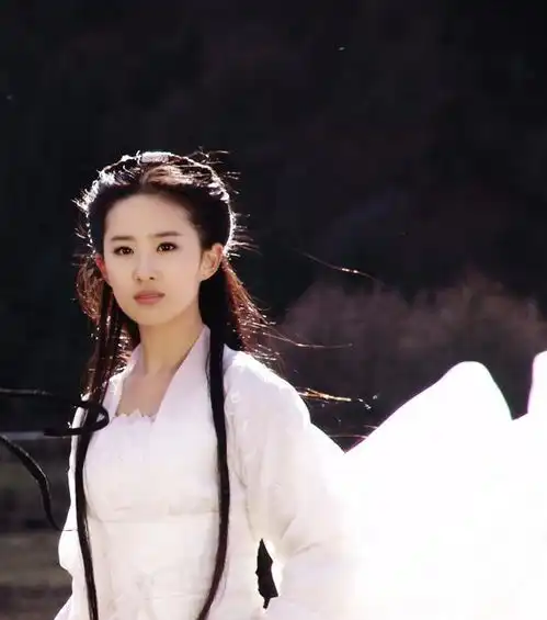 她才是小龙女的原定人选,因太红拒演,意外成就了刘亦菲
